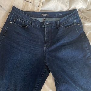 Judy blue "new phone who dis" dark wash relaxed jeans. Size 15/32 (16)